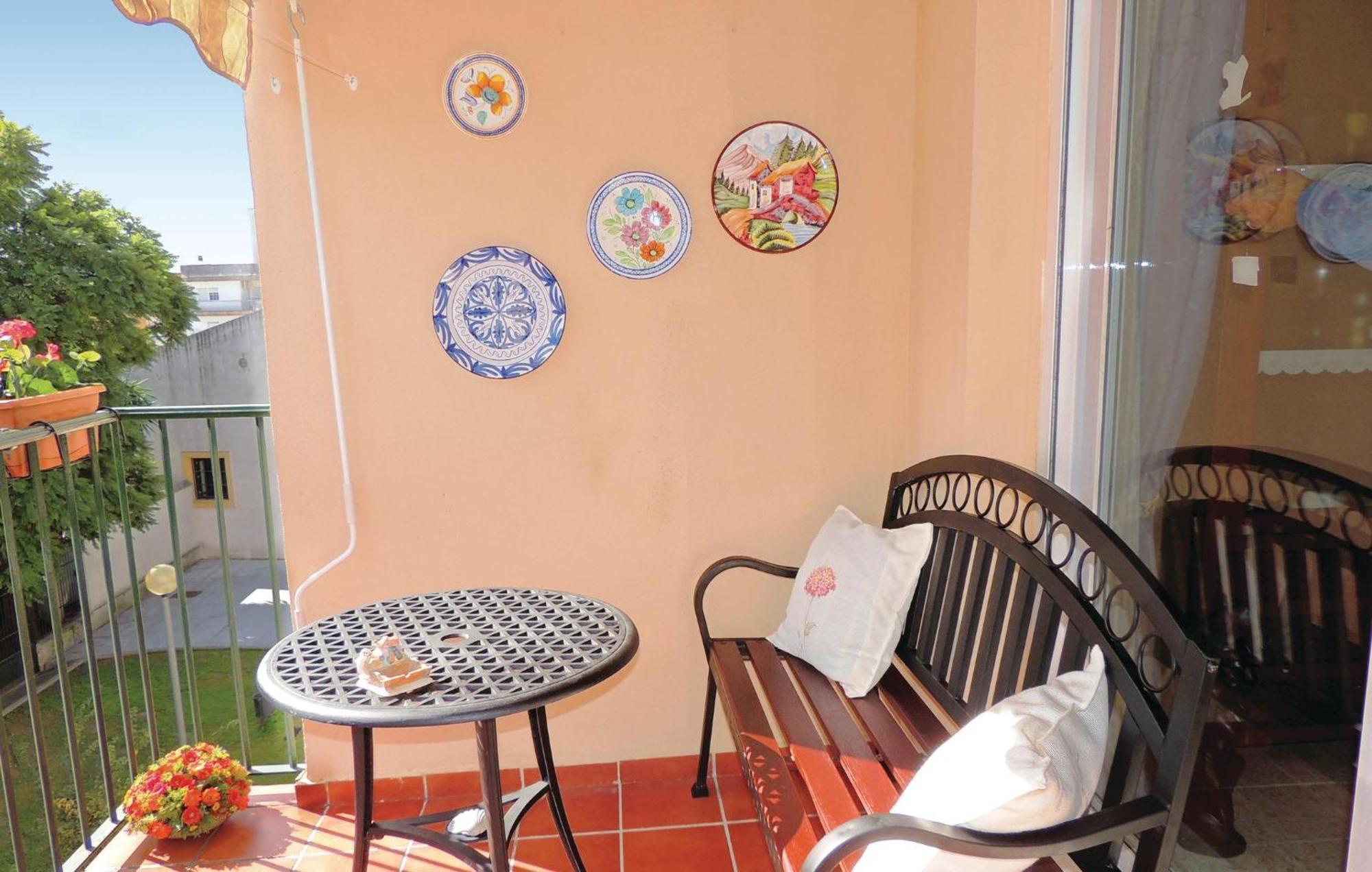 3 Bedroom Nice Apartment In Jerez De La Frontera Exterior foto